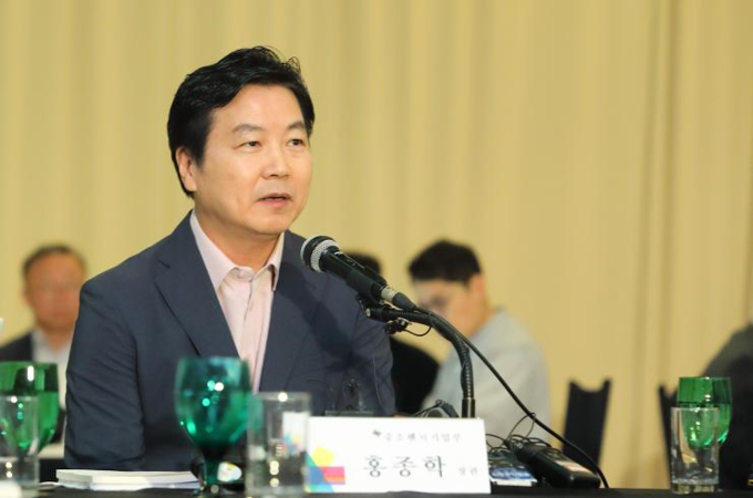 홍종학 중소벤처기업부 장관이 서울 영등포구 중소기업중앙회에서 열린 ‘중기부 1년 출범 기자간담회’ 에서 발언하고 있다. 사진/중소벤처기업부