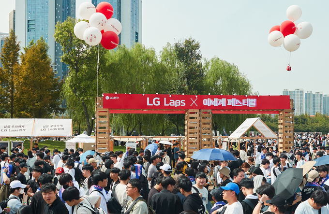 LG전자의 도전과 실험정신을 대표하는 마케팅 플랫폼 ‘LG Labs(랩스)’의 혁신제품을 관람객들에게 선보이기 위해 마련된 LG 랩스 라운지 전경. @LG전자