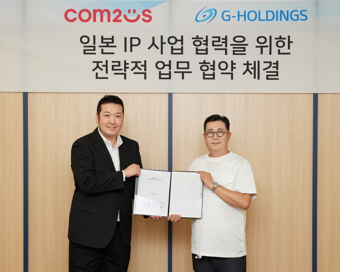 컴투스, G 홀딩스와 일본 IP 비즈니스 사업 협력 MOU 체결 (좌 G 홀딩스 치바 준우 COO, 우 컴투스 한지훈 게임사업부문장). 사진/컴투스