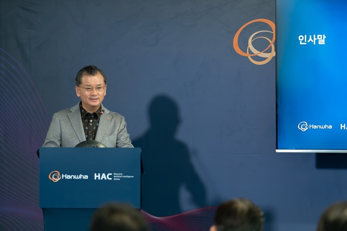 여승주 한화생명 대표이사 부회장이 미국 샌프란시스코에서 개최한 ‘한화 AI센터’ 개소식에서 인사말을 하고 있다. 사진/한화생명