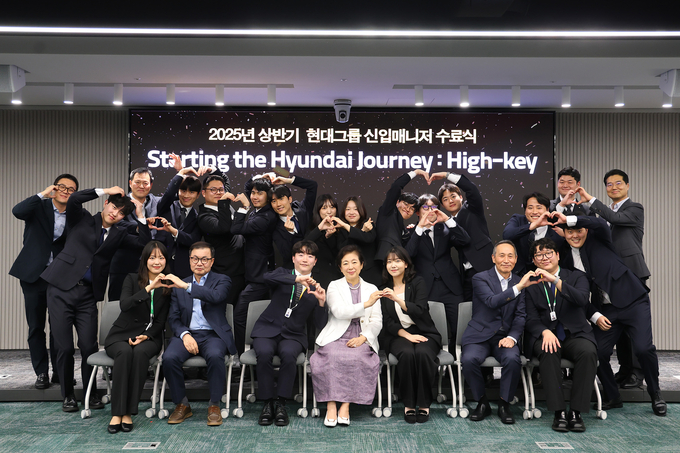 현정은 현대그룹 회장 신입 매니저 교육수료식 참석. 사진/현대그룹