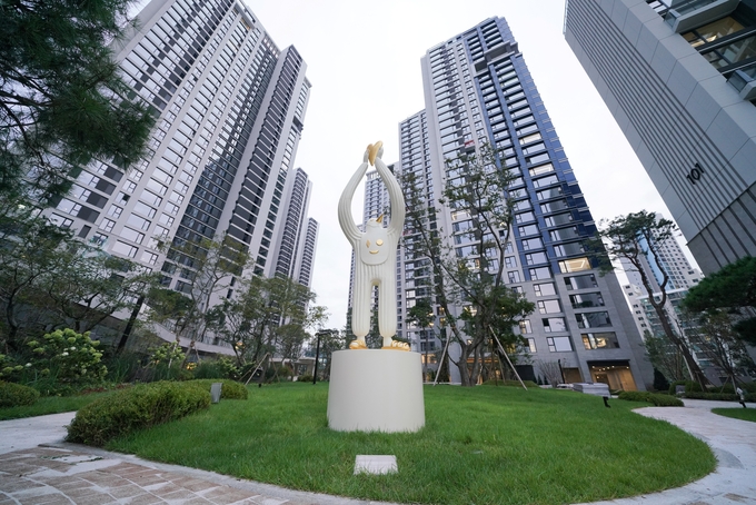롯데건설, ‘청담 르엘’에 세계적인 아티스트 ‘하이메 아욘’ 작품 선봬