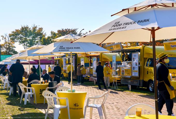 KB금융, ‘2025 APEC CEO 서밋’ 현장에서 글로벌 손님맞이에 앞장서