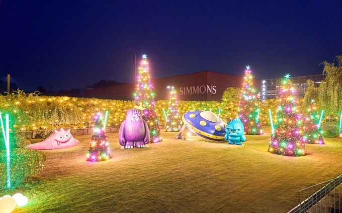 시몬스 침대, 시몬스 테라스에 크리스마스 트리 및 일루미네이션 선봬