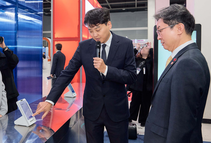 토스, '코리아 핀테크 위크 2025' 참가…AI 기반 포용금융 서비스 선보여